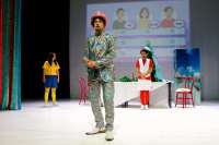 Maitane, Kajetan, Simon: Leerlauf gibt es nur bie den Proben, die Aufführung schnurrt wie ein Uhrwerk.