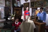 Vorbereitungen im realen Museum: Vito Vidovič Bintchende, Lea Karnutsch, Xianghui Zeng.