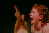 Endlich brechen die stummen Schreie lautstark aus dem Körper. (Cécile Weigt)