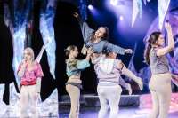 Erinnerungen an die Balletttausbildung: Heben und Schweben.