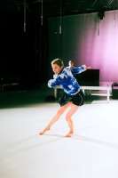 Katharaina Senk, gerne Senki gerufen, setzt zu einer Drehung an.