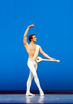 Lazik als Apollo (Igor Strawinskii / George Balanchine  © Wiener Staatsballett / Michael Pöhn 