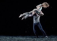 Máté Mészáros: "Hinoki":  zwei Tänzer