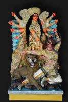 Die achtarmige Göttin Durga tötet den Büffeldämonen und nutzt den Löwen als Reittier. © Weltmuseum Wien