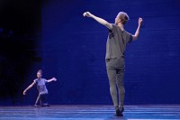 Der Schwede Miael Marklund tanzt Kleists Gedanken über das Marionettentheater. © Benoite Fanton