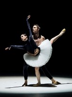 "Movements":  Die Ballerina im weißenTellertutu (Maria Yakovleva, Jakob Feyferlik)  
