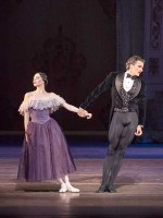 Vernunft besiegt Gefühl: Tatjana schickt Onegin fort (Yakovleba, Lazik). © Wiener Staatsballett / Ashley Taylor 