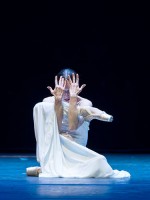 Nina Poláková als "Giselle" in "Giselle Rouge" von Boris Eifman. © Wiener Staatsballett / Ashley Taylor 
