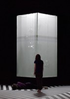 Der Monolith tazt mit, spendet Licht und Dunkelheit Alle Bilder © MarcCoudrais 