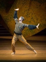 Eno Pei als Sarazenenfürst Abderachman im Ballett "Raymaonda" (Nurejew). © Wiener Staatsballett / Ashley Taylor 