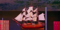 Ein Schiff ist gekommen und mit ihm die Männer. Ein Schiff fährt ab und  mit ihm auch die Frauen. © Herwig Prammer