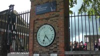 Nachdenken über  die Zeit. Uhr auf dem Greenwich Observatorium,. Gefilmt von © Ali Kevin Kilpatrick / youtube
