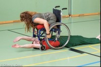 Tänzerin Vera Rosner zeigt in der  GTVS Zehdengasse,  dass man auch im Rollstuhl tanzen kann. © Oliver Gross / MAD 