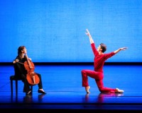 Perfekte Interpretation, funktionierende Kommunikation: Ditta Rohmann und Eno Peçi in Jerome Robbins "A Suite of Dances".