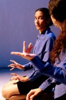 Perfekte Kommunikation zweier Freundinnen: Farah Deen und Olivia Mitterhuemer