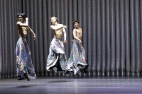 Junge Tänzerinnen in Asien balanzieren zwischen Bewahren der Tradition und der Suche nach Neuem in "Dragons" von  Eun-Me Ahn. © Sukmu Yun 7