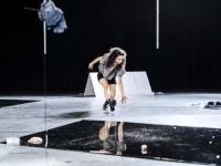 Sara Lanner: Tänzerin, Choreografin, Bühnenraum. © Christine Miess