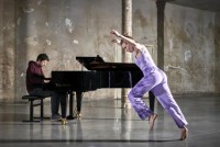 Der Pianist und die Tänzerin, Momentaufnahme von Chris Marvic.  