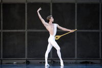 Brendan Saye noch zu Hause in Kanada. Im National Ballet of Canada war der Principal Dancer der von den Musen umschwärmte griechische Gott Apollo in George Balanchines Ballett „Apollo“ zur Musik von Igor Strawinsky. Foto: © thestar.com  