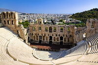 Das Odeon des Herodes Atticus am Fuß der Akropolis. Das Theater hat 5000 Zuschauer gefasst, doch die Chinesen versprechen Cosmarate noch viele mehr. © Holger Uwe Schmitt / wikipedia 
