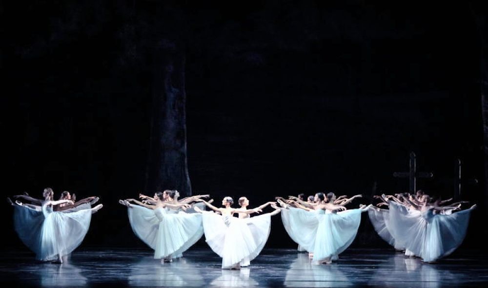 „Giselle“: Geisterhafte Willis tanzen im Wald